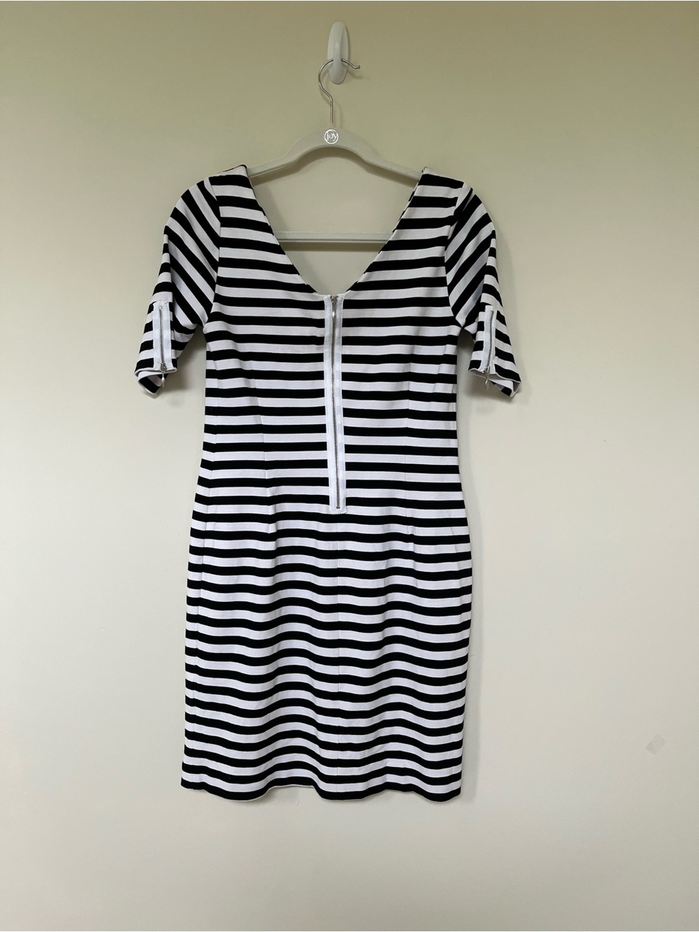 Banana Republic Dress ~ Stripped Black & White ~ Flattering Fit Ponte ~ Size: 6 - Picture 7 of 8